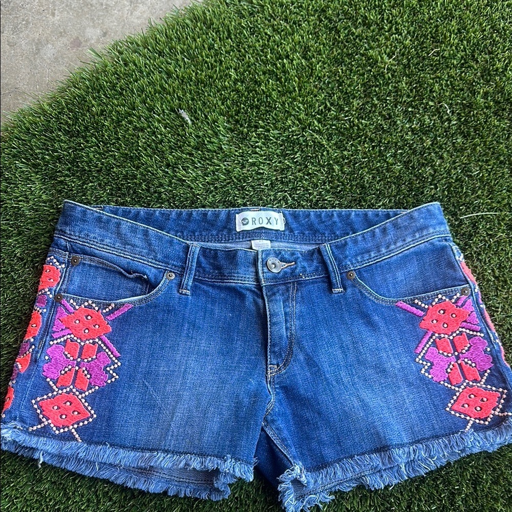 Roxy Boho Aztec Blue Denim Shorts with Pink Embroidery Size 29